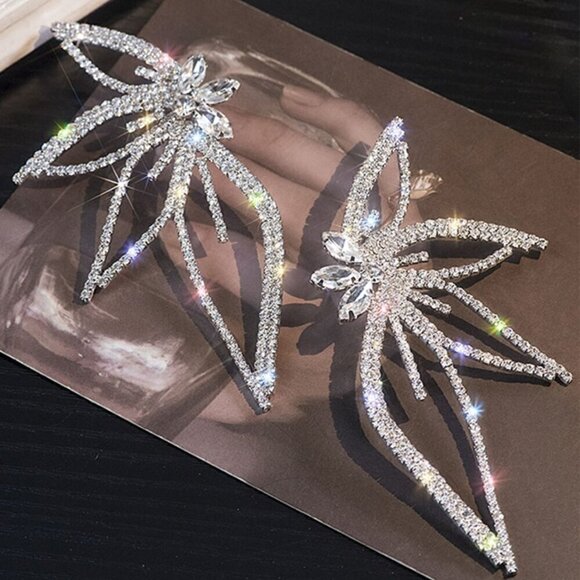 Silver Glamorous Women's Rhinestone Maple Leaf Design Stud Earrings - Picture 6 of 7